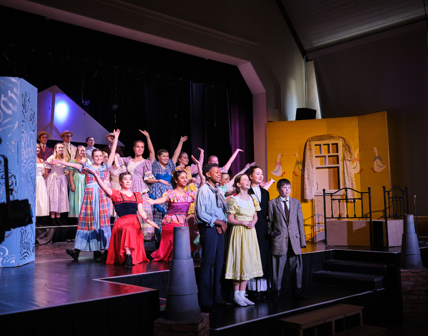 Showstopping Performances from the Mary Poppins Cast